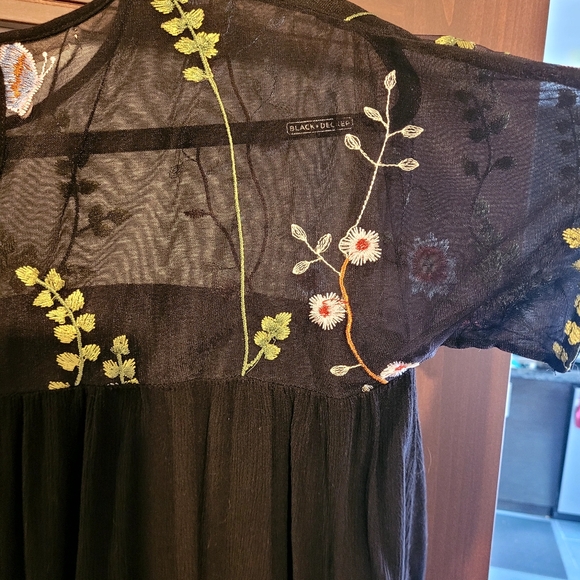 Pebble and Stone Embroidered Women's Shirt / Blouse - Picture 10 of 14